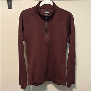 Men’s North Face lightweight long sleeve shirt